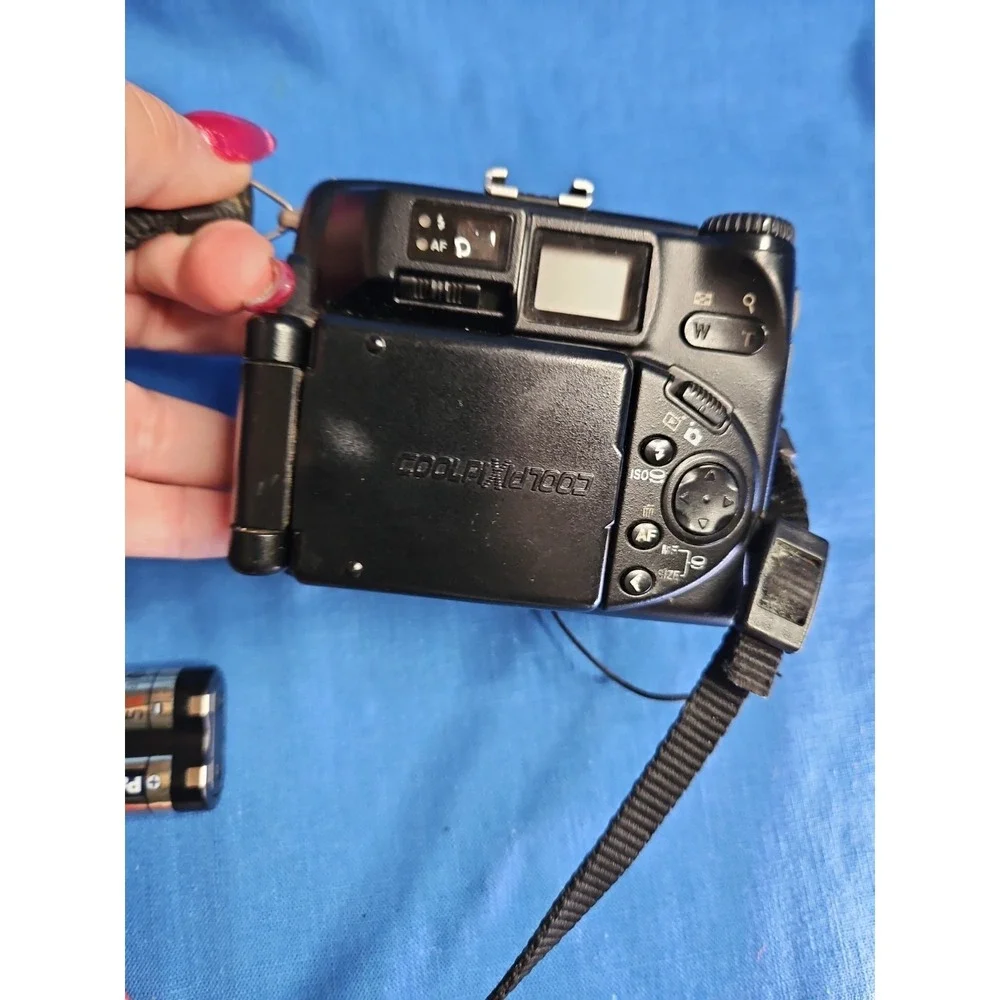 Nikon Coolpix 5000 5.0MP Digital Camera E5000 Black w/ Battery Tested